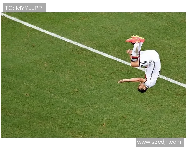 变身空翻足球明星视频展现惊艳技巧与激情瞬间的完美结合