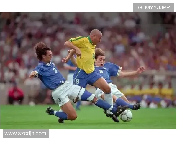 顶级足球明星精彩进球瞬间回顾与经典瞬间分享